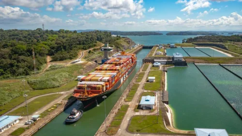 Tránsitos en el Canal de Panamá alcanzan su máximo en ocho meses en junio